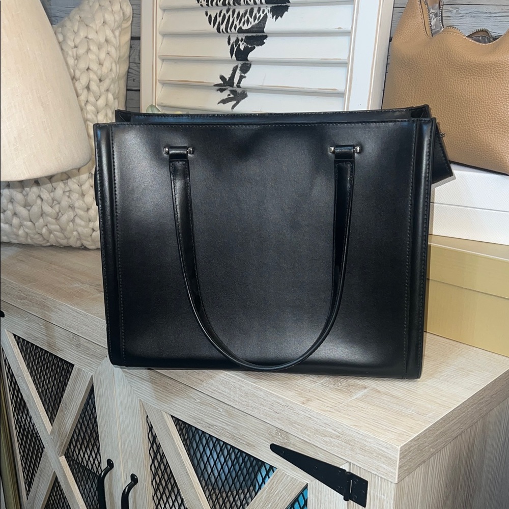 KATE SPADE SMOOTH LEATHER BLACK VITA REGATTA COURT SHOULDER BAG. MSRP $598.